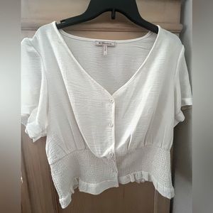 Pretty BCBG beige v-neck flowy cropped top. Great shape! Worn once. Oap